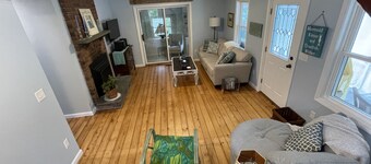 6 houses away from quiet beach! Minutes from the heart of Onset & Cape Cod Canal