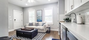 Smart TV, books - Hyde Park/SoHo/Bayshore Guesthouse Apartment (Tampa)
