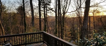 Private Mountain Cottage on 7 Acres & Creek