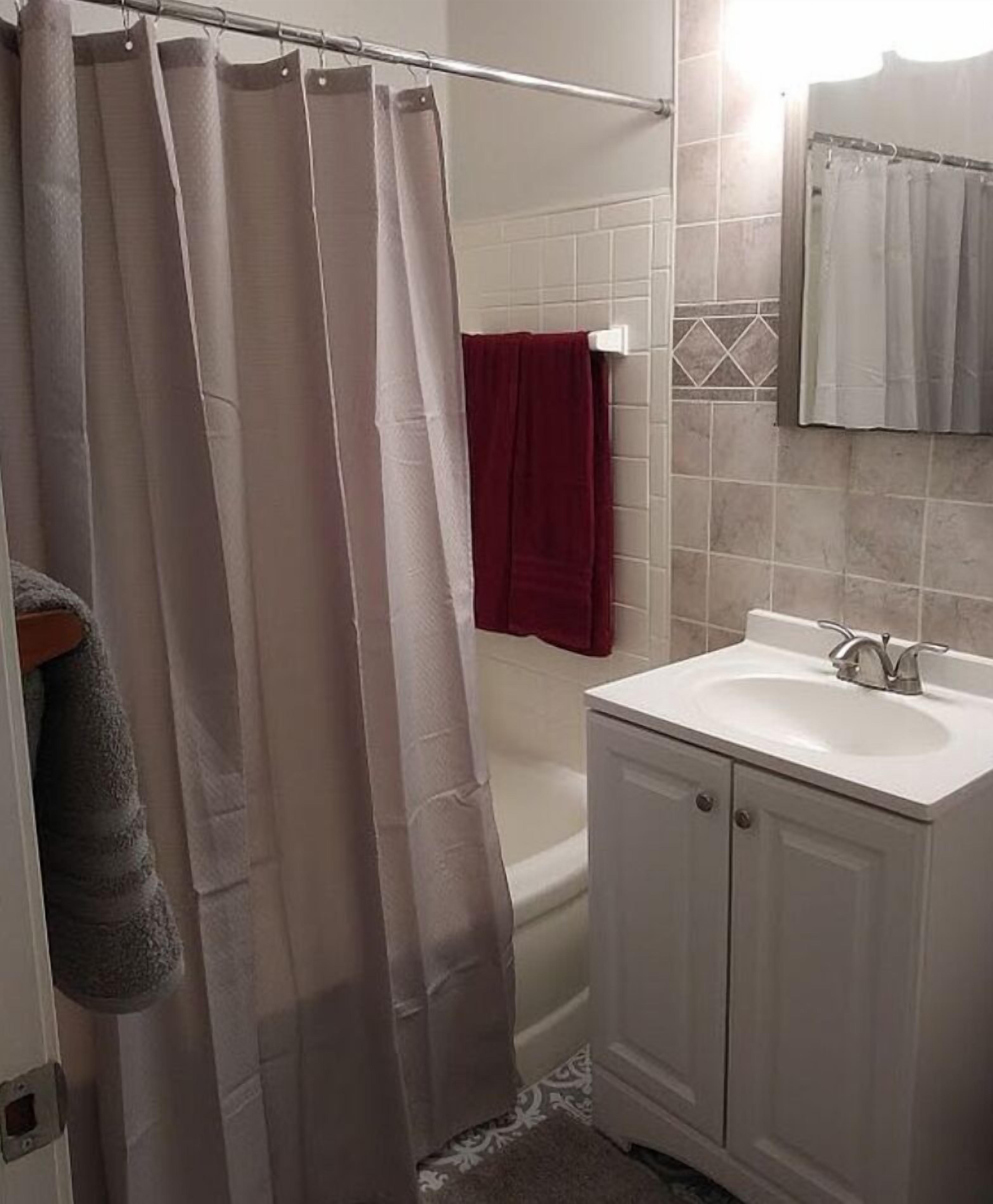 Serviettes fournies, savon, papier toilette