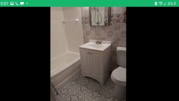 Toallas, jabón, papel de baño