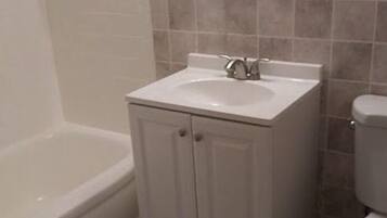 Serviettes fournies, savon, papier toilette