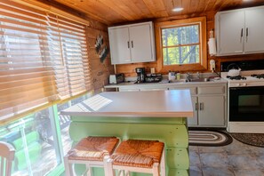 Toaster, cookware/dishes/utensils, paper towels