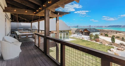 Pool Table, Treehouse, Indoor Pool, Lake View, Large Kitchen, Spacious Bedrooms