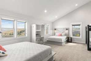 8 bedrooms, desk, iron/ironing board, travel cot