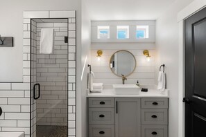 Combined shower/bathtub, hair dryer, towels - Pool Table, Treehouse, Indoor Pool, Lake View, Large Kitchen, Spacious Bedrooms (Garden City)