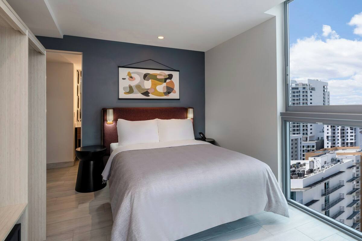 Suite, 2 Bedrooms, Balcony