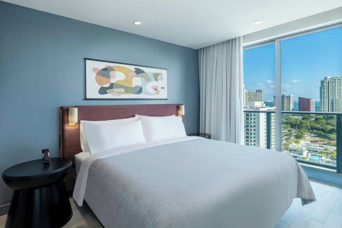 Suite, 1 Bedroom, Balcony (High Floor)
