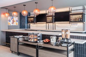 Buffet déjeuner gratuit tous les jours