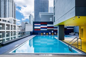 Outdoor pool - Atwell Suites Miami Brickell by IHG (Miami)