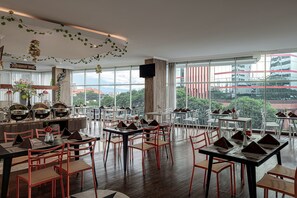 Restaurant - GoldVitel Hotel Surabaya (Surabaya)