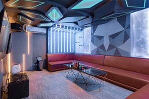 Karaoke room - GoldVitel Hotel Surabaya (Surabaya)