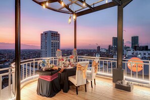 Executive lounge - GoldVitel Hotel Surabaya (Surabaya)