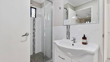 3 Bedroom Villa | Bathroom | Shower, hair dryer, towels, soap