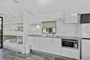 Deluxe Ensuite Cabin | 1 bedroom, individually furnished, desk, soundproofing