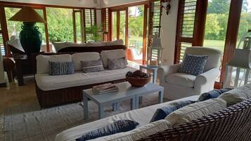 Smart TV, stereo, printers