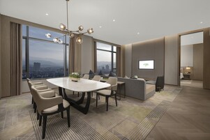 套房, 1 间卧室 (Creek View) | 1 多间卧室、羽绒被、客房内保险箱、办公桌