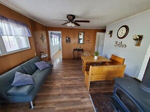 Smart-TV, videospill, DVD-spiller og bøker