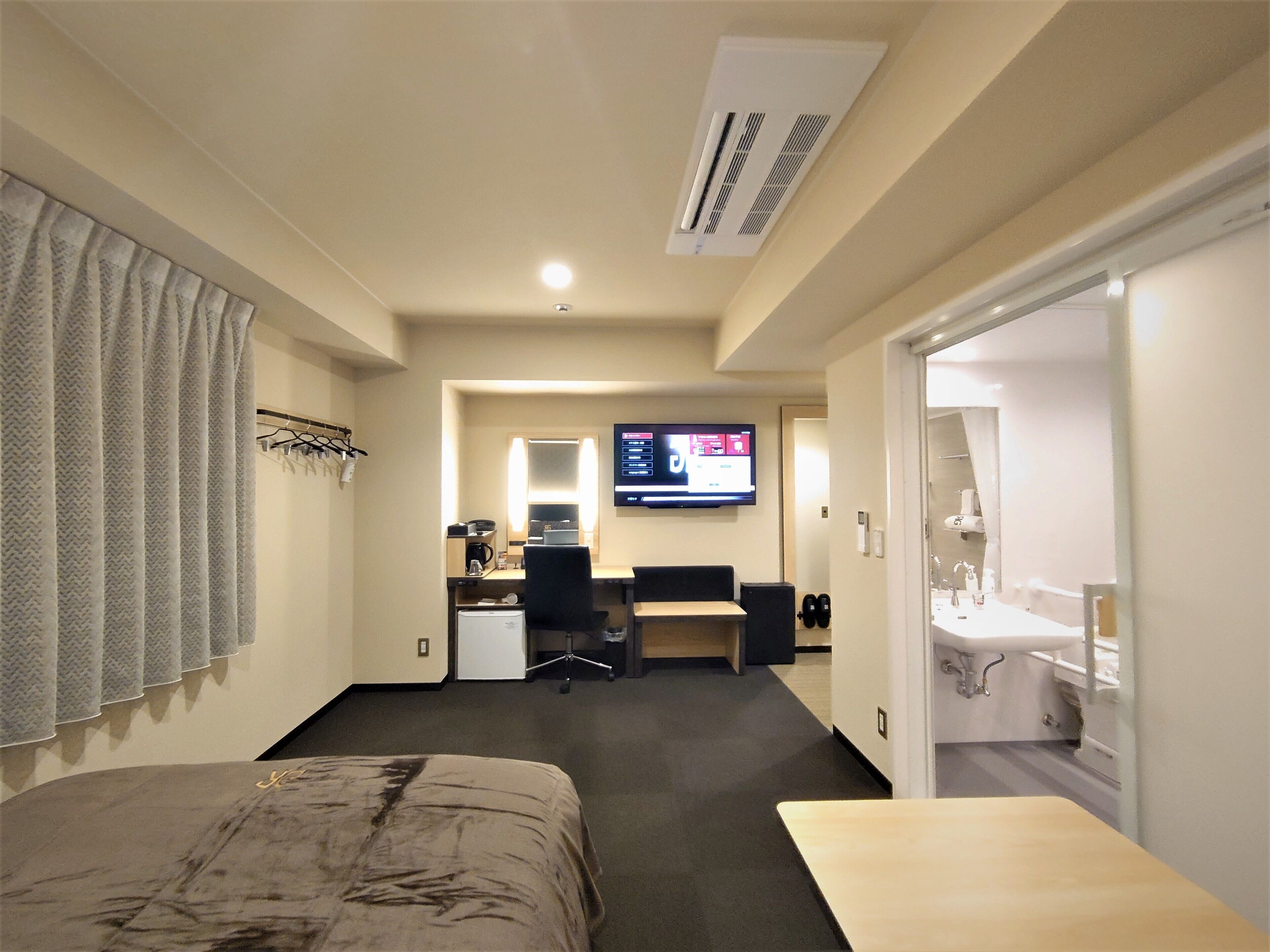 universal single room, non smoking | down duvets, desk, laptop workspace, iron/ironing board