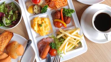 Tägliches Frühstücksbuffet (1600 JPY pro Person)