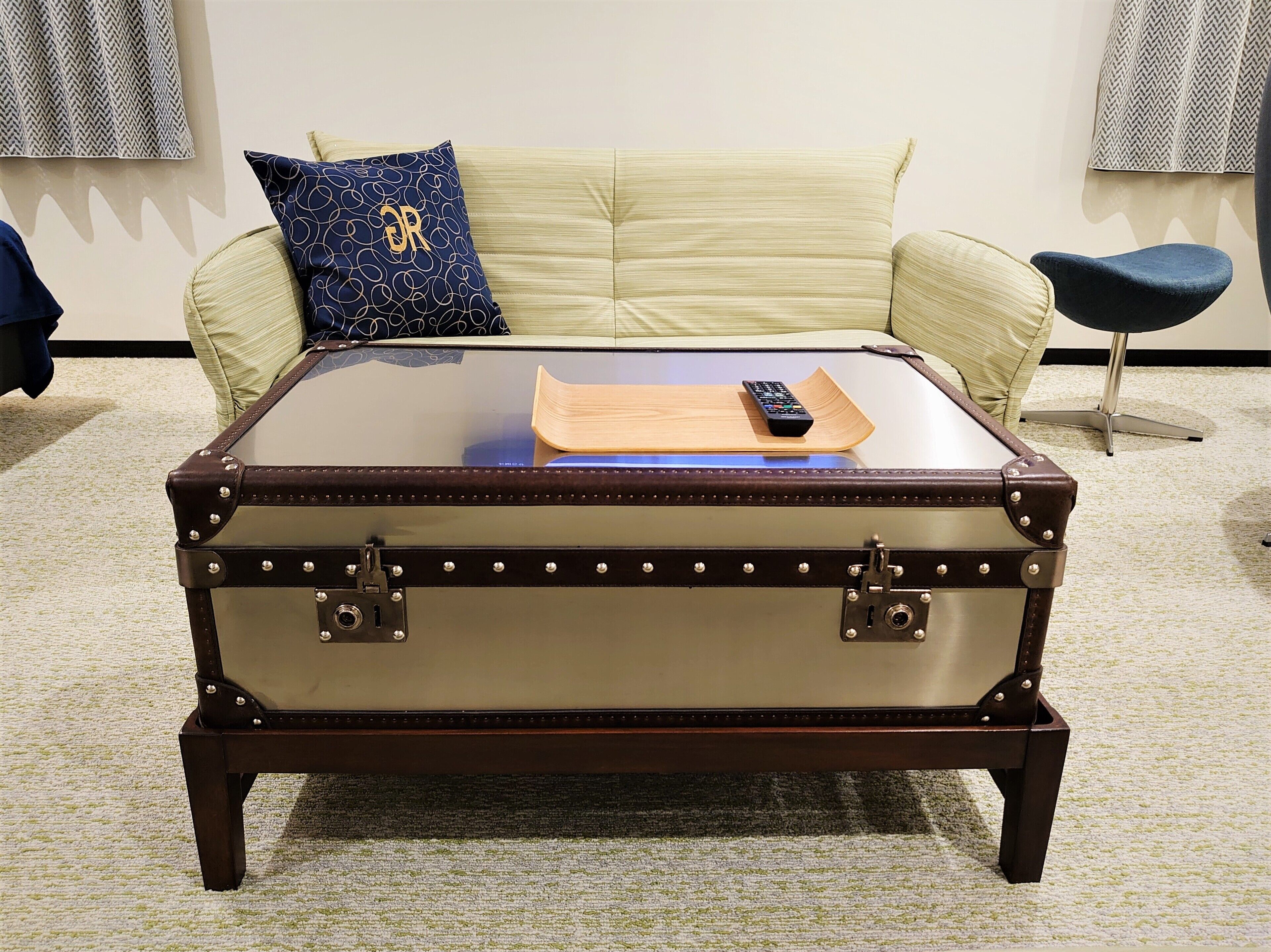 executive room, non smoking | down duvets, desk, laptop workspace, iron/ironing board