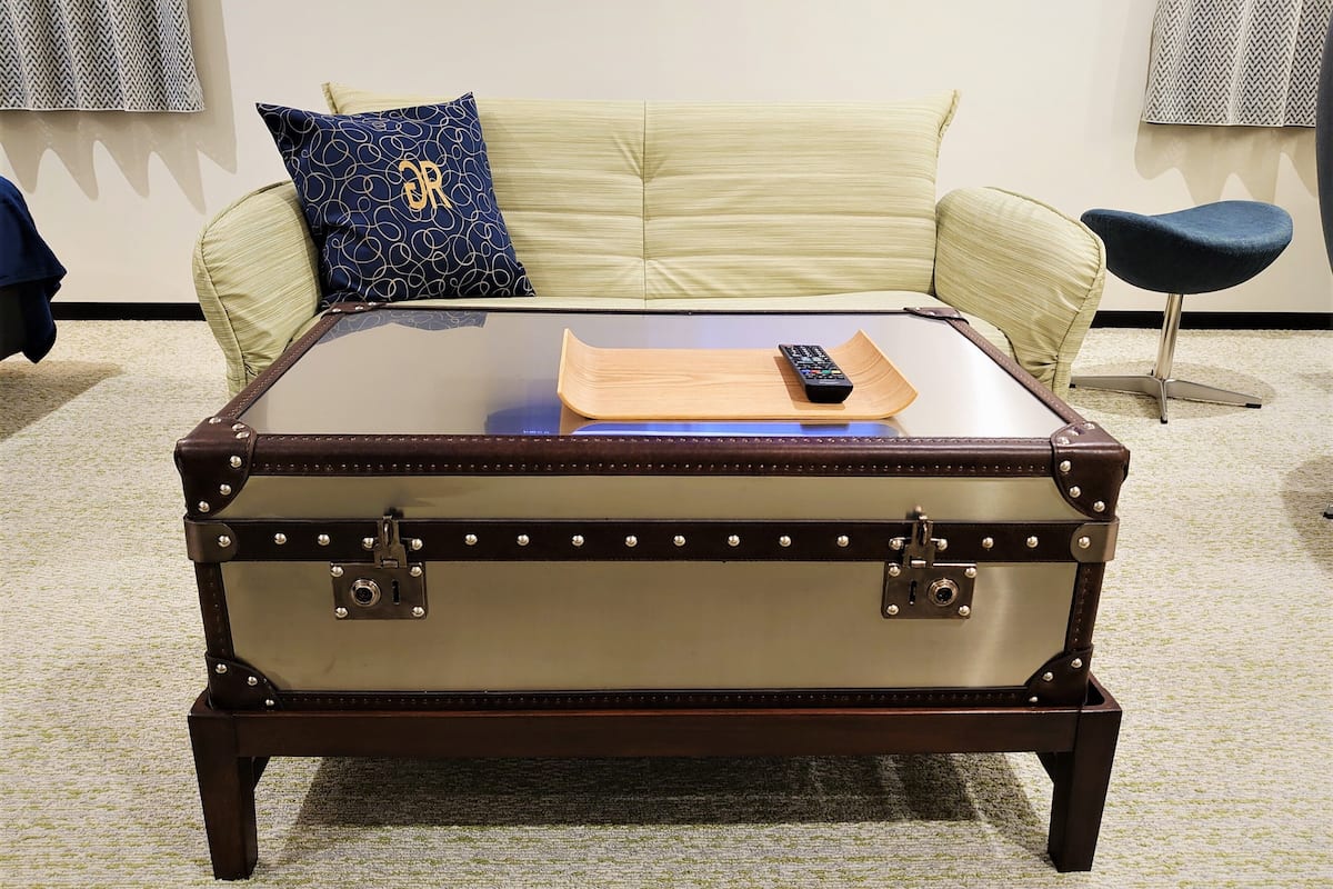 executive room, non smoking | down duvets, desk, laptop workspace, iron/ironing board