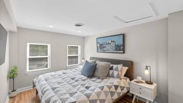 1 habitación, tabla de planchar con plancha, wifi gratis y ropa de cama