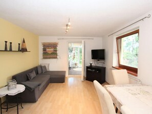 TV - Evelyne by Interhome (Zirl)