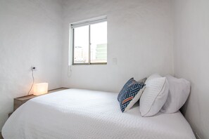 3 habitaciones, caja de seguridad en la habitación y escritorio 