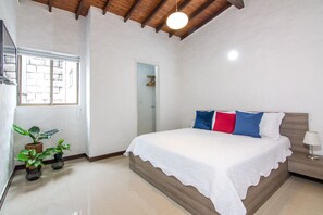 3 Schlafzimmer, Zimmersafe, Schreibtisch, Bügeleisen/Bügelbrett