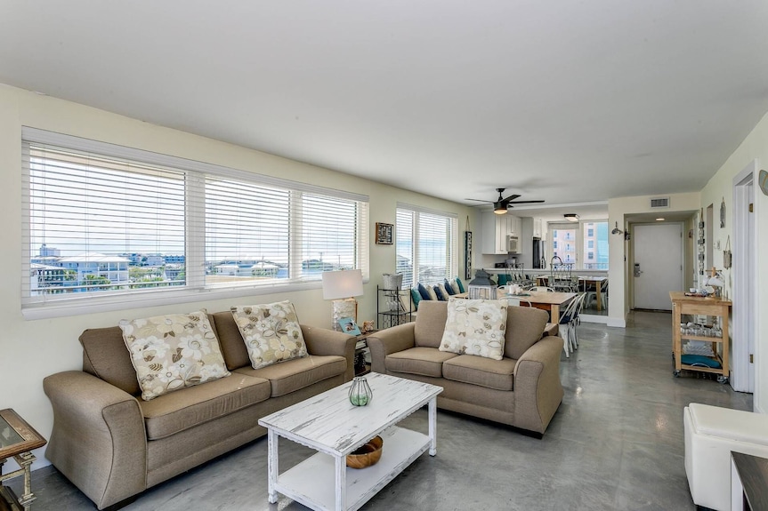 Stylish & Renovated |Front & Back Balconies |Gulf & Sound Views |Huge Pool |Tennis Courts |Elevator - Pensacola Beach, FL