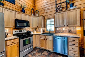 Fridge, microwave, oven, stovetop - Family Friendly Cabin - 2BR + Loft with Bunk Beds, Gas Fireplace, and more! (Branson)