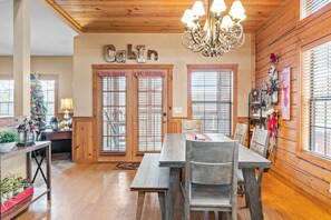 Dining - Family Friendly Cabin - 2BR + Loft with Bunk Beds, Gas Fireplace, and more! (Branson)