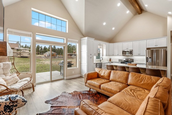 Fernseher, TischfuĂball, Tischtennisplatte