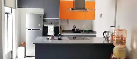 Fridge, oven, stovetop, dishwasher