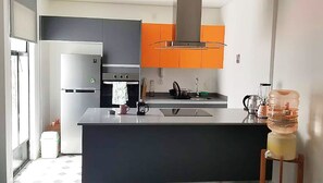 Fridge, oven, stovetop, dishwasher