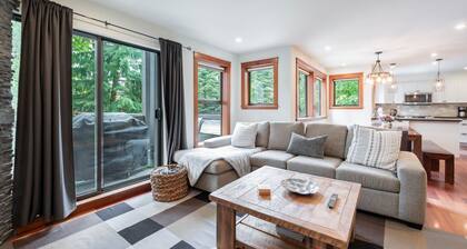 Spacious 2BDR on Blueberry Hill | Pets | Complex Hot Tub | BBQ