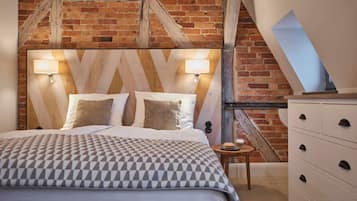 2 makuuhuonetta, työpöytä, Wi-Fi, vuodevaatteet