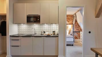 Jääkaappi, uuni, astianpesukone