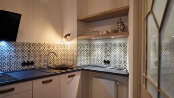 Kühlschrank, Mikrowelle, Ofen, Geschirrspüler