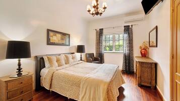 5 bedrooms, iron/ironing board, free WiFi, bed sheets