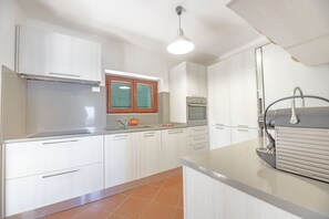 Frigorifero, forno, lavastoviglie