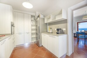 Frigorifero, forno, lavastoviglie