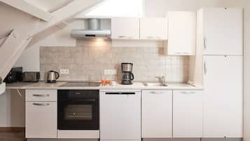 Fridge, microwave, oven, dishwasher