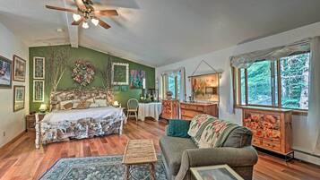 2 bedrooms, desk, iron/ironing board, internet
