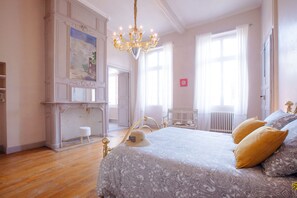 4 chambres, fer et planche à repasser, lit parapluie, Wi-Fi gratuit