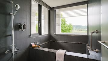 Basic Quadruple Room | Bathroom | Bathtub, hair dryer, bathrobes, slippers