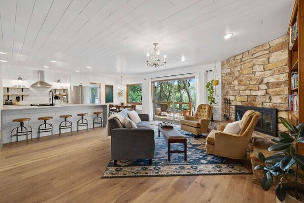 Smart TV, ping pong, books