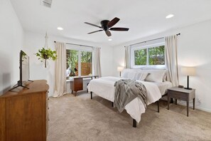 4 bedrooms, desk, iron/ironing board, travel cot