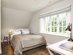 Unclassified image, 5 of 21, button